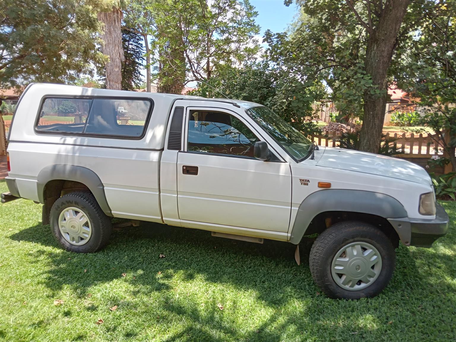 Bakkie 2007 TATA Telcoline with Lexus V8 CONVERSION. Fiberglass canopy