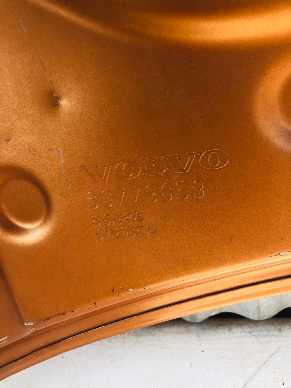 Volvo S60 V60 bonnet with windscreen washer - Private Seller