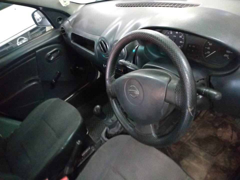 2012 Nissan np200 1.6i MAUNAL  White 98000km