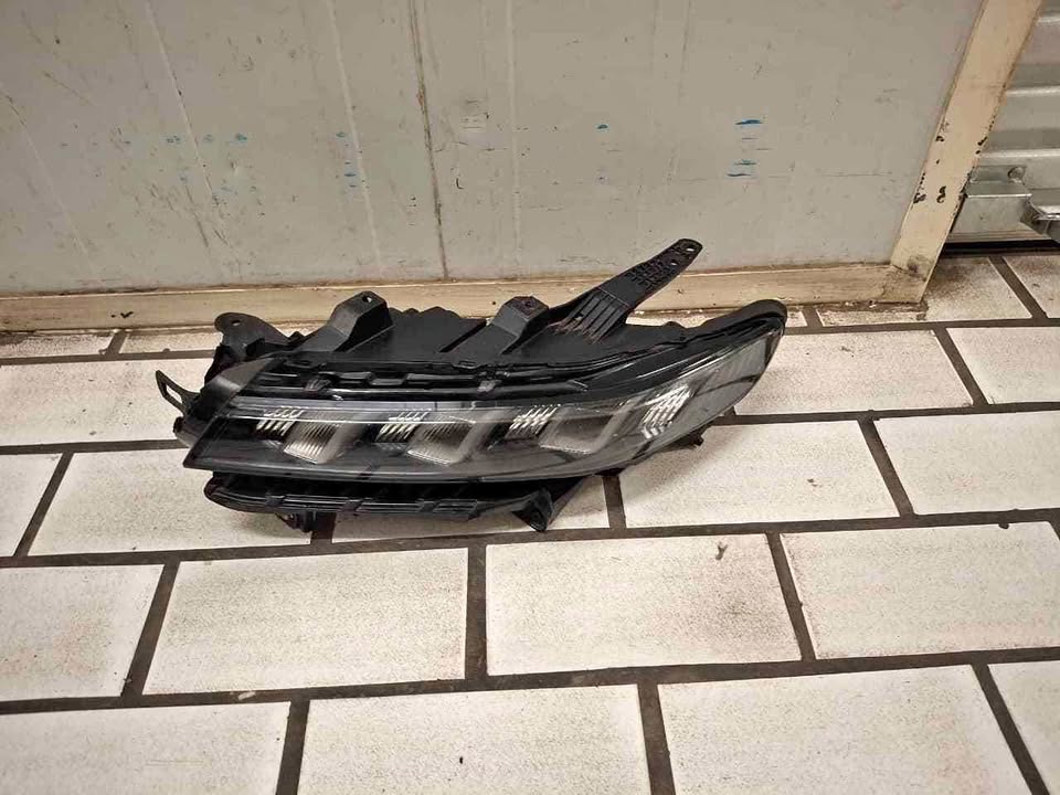 Suzuki fronx headlight left side 2025 model - Private Seller Suzuki fronx headlight left side 2025 model - Private Seller