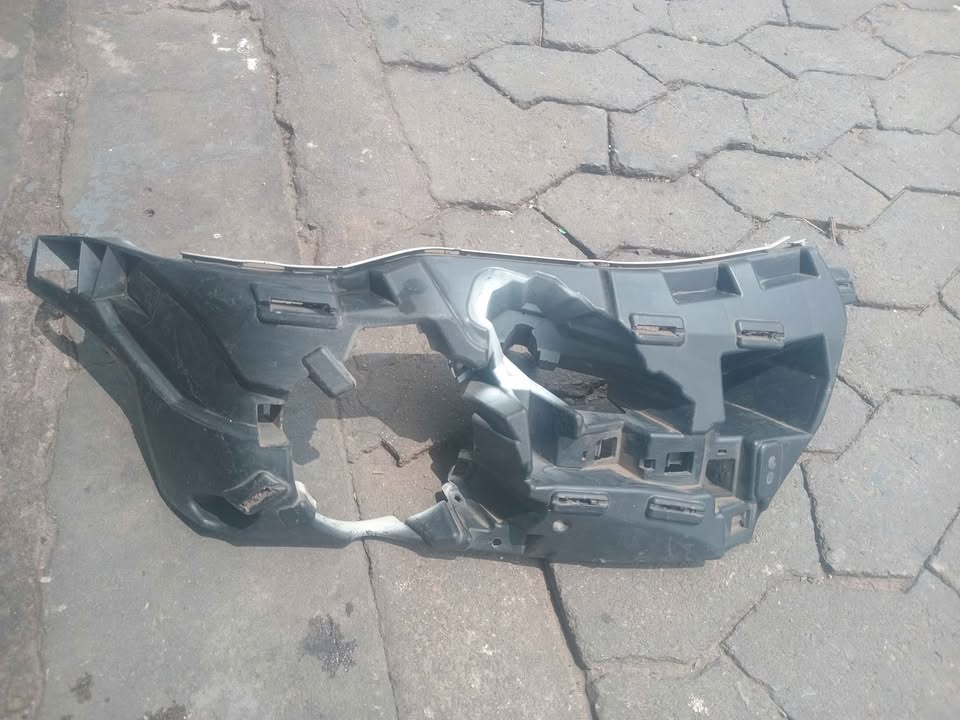 Bmw x3 F25 right side bracket in good working condition original bmw parts ready to use - Private Seller Bmw x3 F25 right side bracket in good working condition original bmw parts ready to use - Private Seller