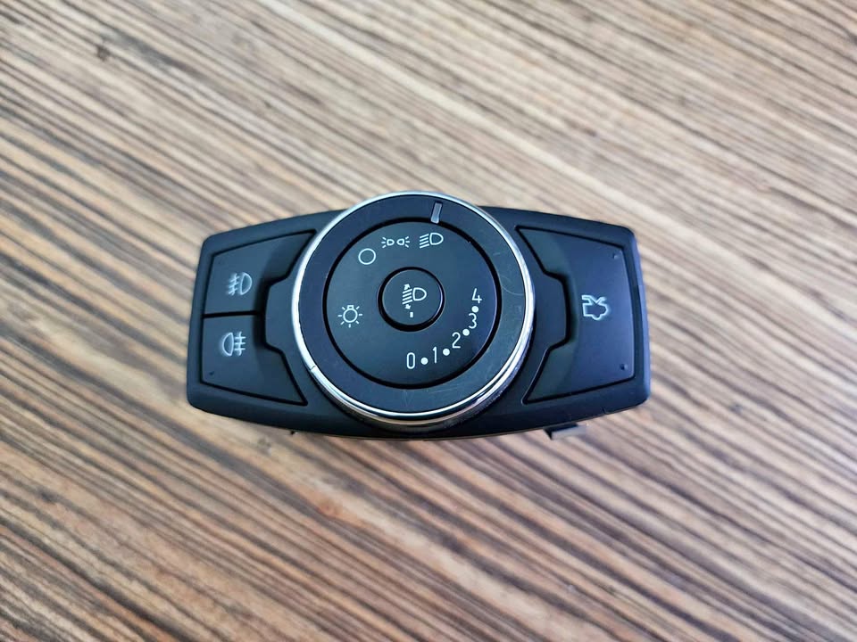 FORD FIGO / KA+ HEAD LIGHT SWITCH - OEM - Private Seller FORD FIGO / KA+ HEAD LIGHT SWITCH - OEM - Private Seller