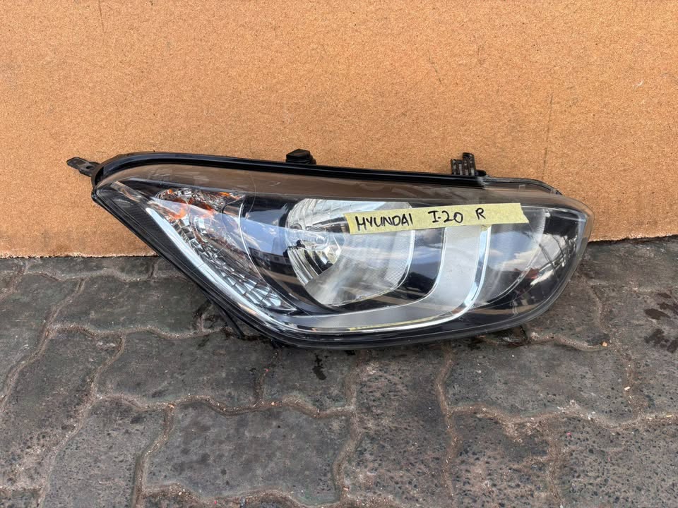 Hyundai i20 Right side Headlight - Private Seller