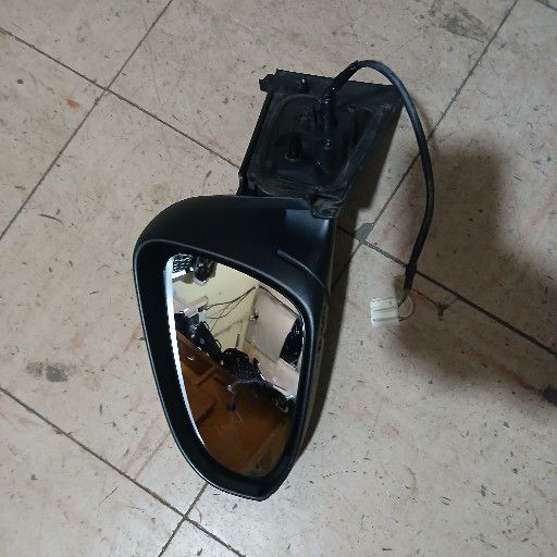 Toyota yaris side mirror - Private Seller Toyota yaris side mirror - Private Seller