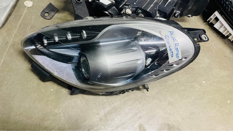 Alfa Romeo Giulietta headlight - Private Seller Alfa Romeo Giulietta headlight - Private Seller
