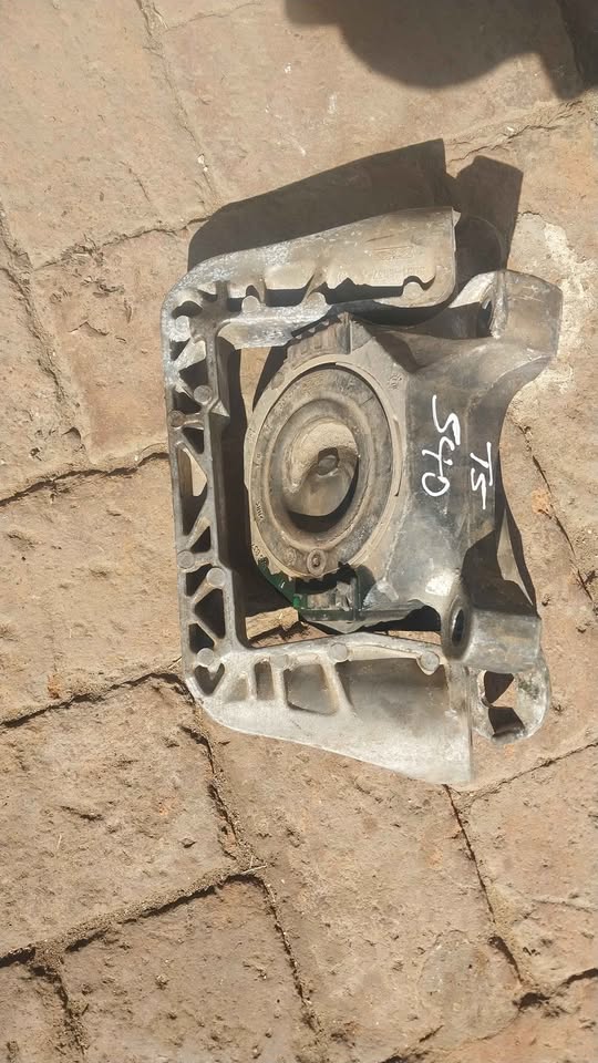 Volvo S40 T5 2005 Engine mounting for sale - Private Seller
