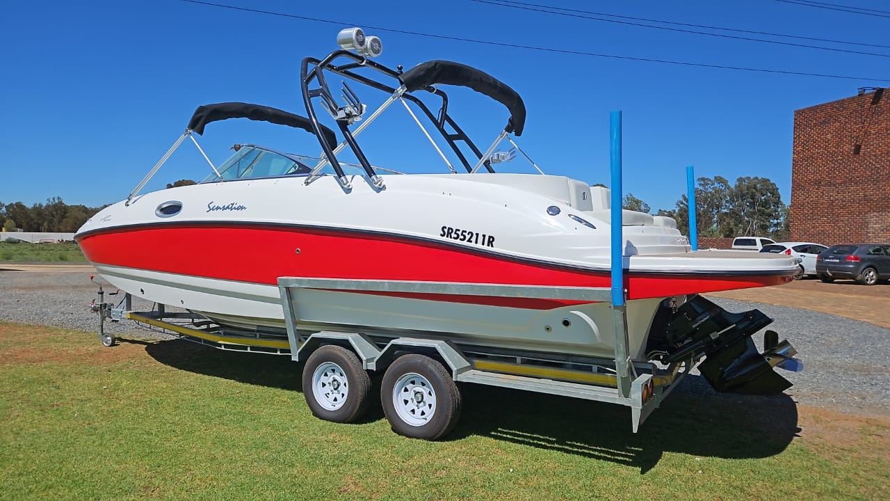 26ft Sensation Deck BOAT with 40 hours