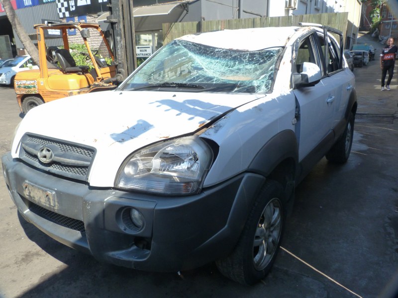 Hyundai Tucson 2.0 Manual White - 2007 STRIPPING FOR SPARES - Private Seller Hyundai Tucson 2.0 Manual White - 2007 STRIPPING FOR SPARES - Private Seller