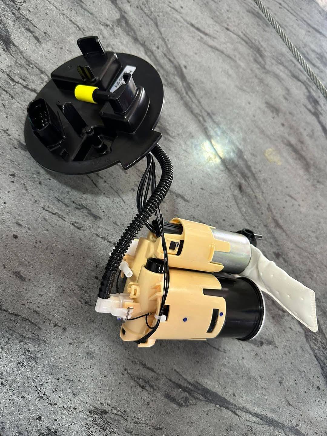 BRAND NEW LOW PRESSURE FUEL PUMP FOR MERCEDES BENZ AMG W205 C63s, W213 E63s, - Private Seller