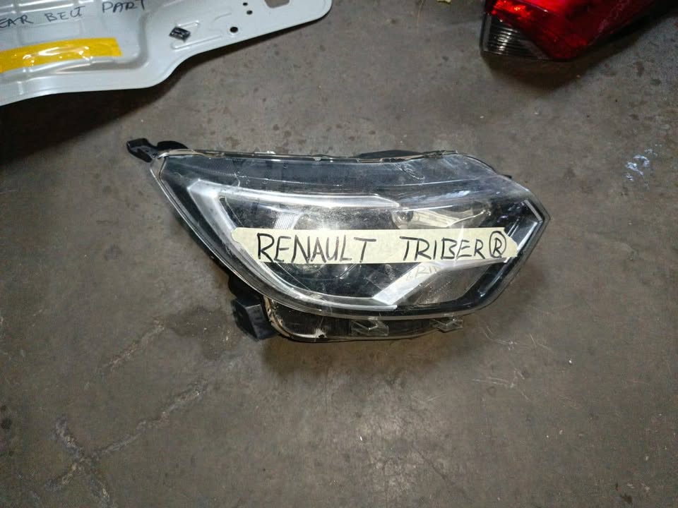 Renault triber rightside Headlight - Private Seller Renault triber rightside Headlight - Private Seller