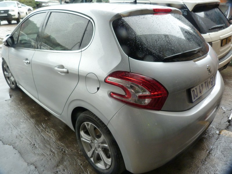 2014 Peugeot 208 1.6 VVT Allure AT SPARES - Private Seller 2014 Peugeot 208 1.6 VVT Allure AT SPARES - Private Seller
