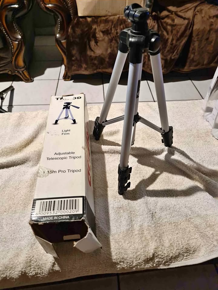 Vivitar VPT-600 Tripod Vivitar VPT-600 Tripod