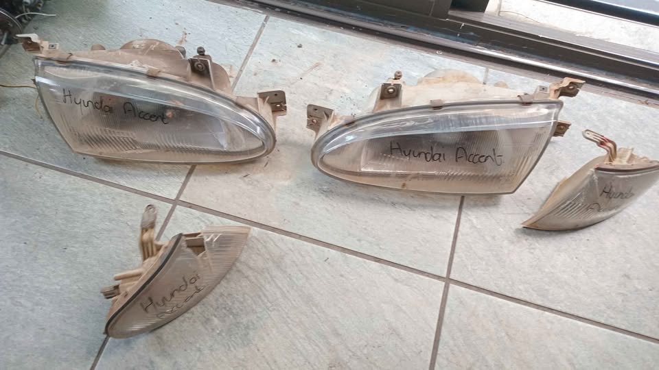 1995 up Hyundai accent headlight n corner light for sale - Private Seller
