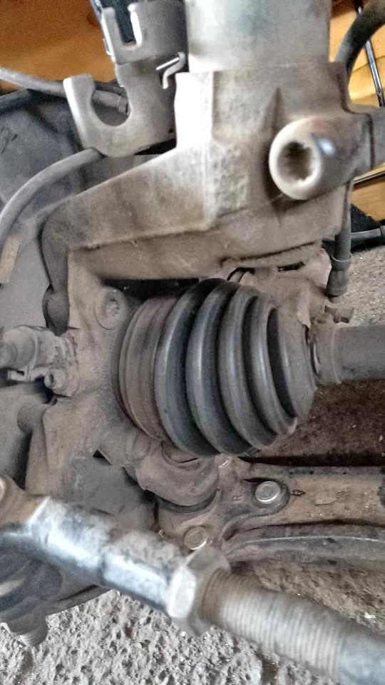 VW golf 5 2.0 TDI LF stub axle