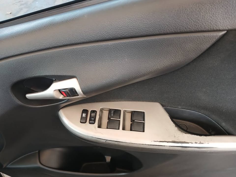 2009 model Toyota Corolla professional sedan manual transmission petrol 1.6 engine capacity