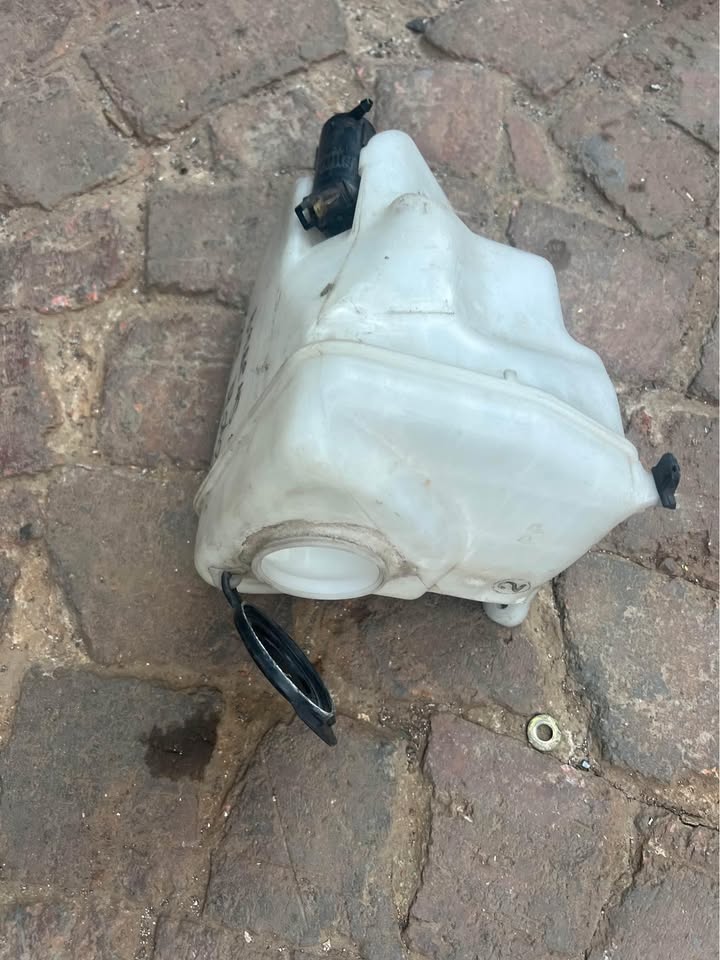 TOYOTA TAZZ WINDOW WASHER BOTTLE WITH PUMP CALL OR WHATSAPP  or - Private Seller