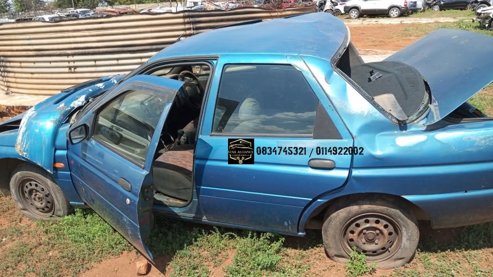 FORD ESCORT STRIPPING FOR SPARES - Private Seller