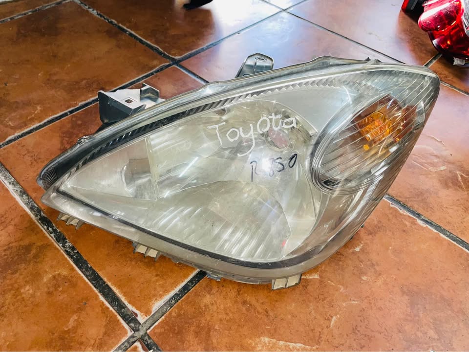 Toyota Avanza Headlight 2006/10 - Private Seller Toyota Avanza Headlight 2006/10 - Private Seller