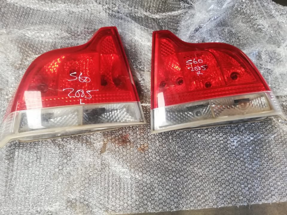 VOLVO S60 2005 TAIL LIGHT LEFT AND RIGHT FOR SALE