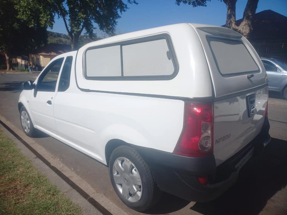 2021 NISSAN NP200 1.6 PETROL, MANUAL, WHITE COLOR, MILEAGE 63000KMS CANOPY.