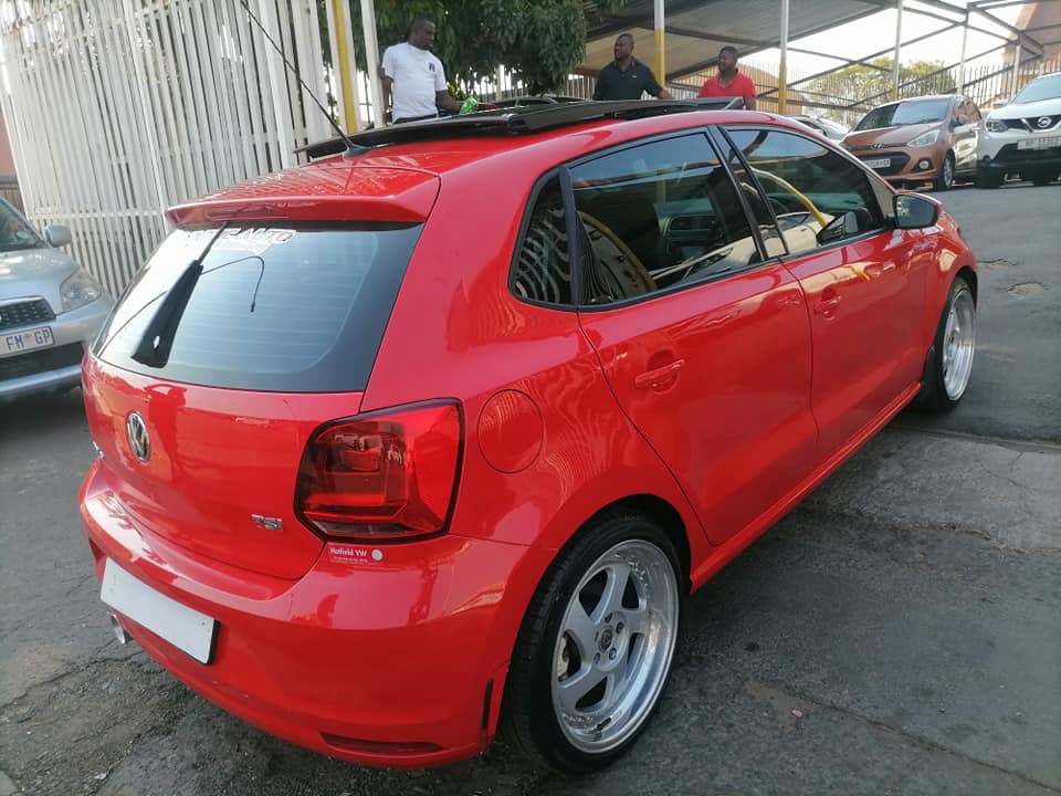 2015 Volkswagen polo TSI 1.2 sunroof and Spare key