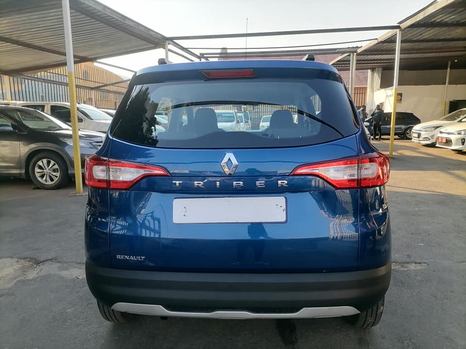 2022 Renault Triber 1.0 Seven seater Services book