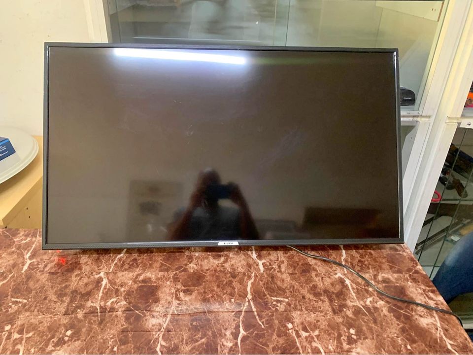Ecco tv 42 inch with remote Ecco tv 42 inch with remote