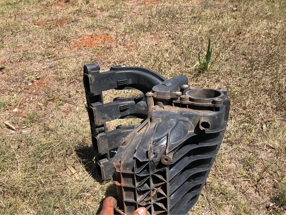 BMW E90 318i N46 Engine Intake Manifold for Sale - Private Seller BMW E90 318i N46 Engine Intake Manifold for Sale - Private Seller
