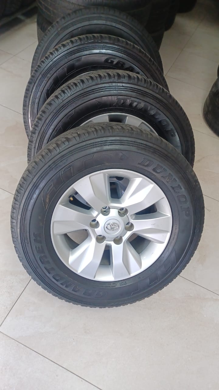 Toyota Hilux GD6 17inch original mags with Good used 265/65/17 Dunlop Grandtrek - Private Seller Toyota Hilux GD6 17inch original mags with Good used 265/65/17 Dunlop Grandtrek - Private Seller