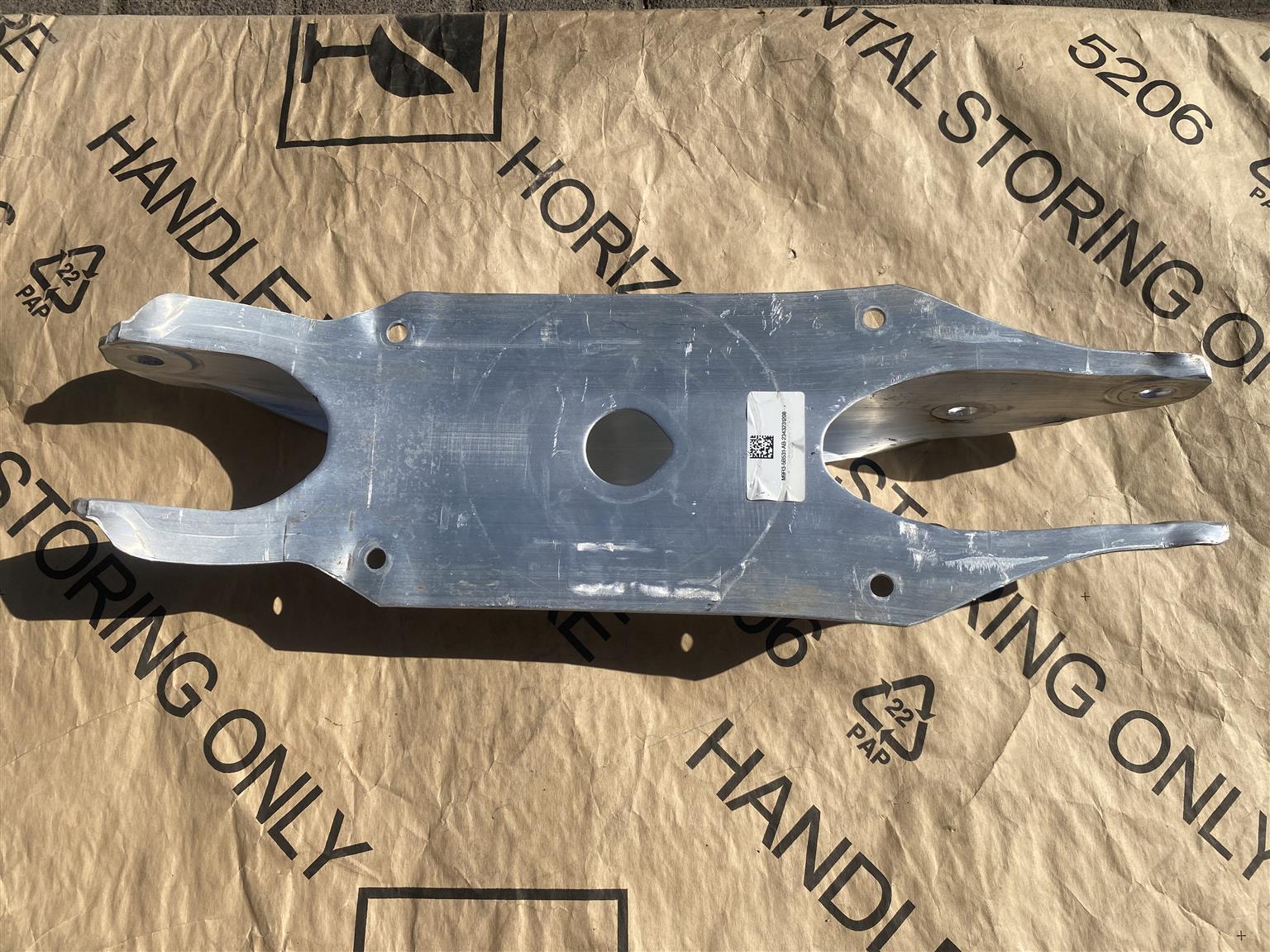 2024 RANGE ROVER VOGUE RIGHT REAR LOWER CONTROL ARM STRUT FOR SALE. BRAND NEW
