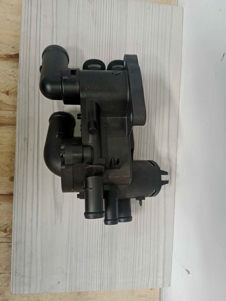 VW polo 1.4 Thermostat housing - Private Seller VW polo 1.4 Thermostat housing - Private Seller