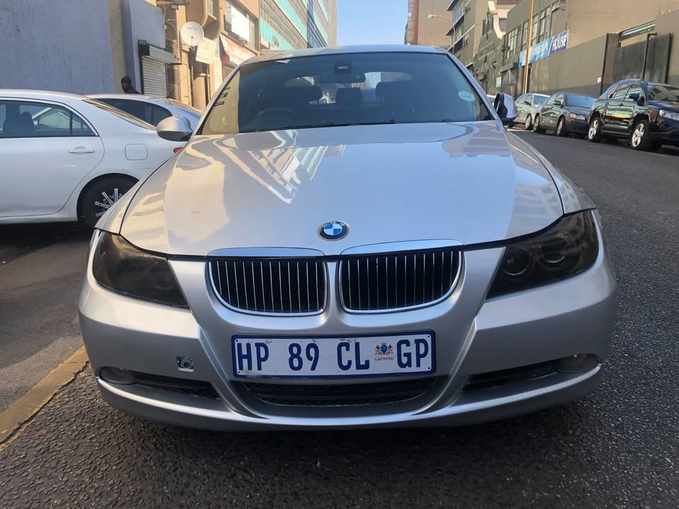 2007 BMW  323i E90