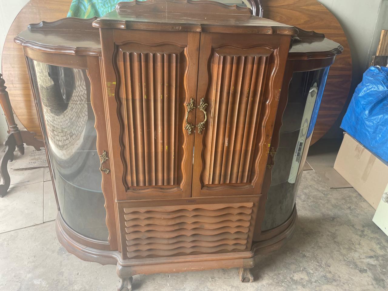 Antique imbuia Radiogram, Murphy tube radio Antique imbuia Radiogram, Murphy tube radio