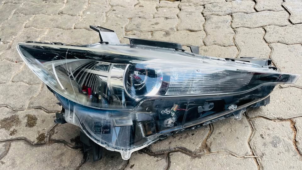 Mazda CX5 headlight 2017/21 - Private Seller Mazda CX5 headlight 2017/21 - Private Seller