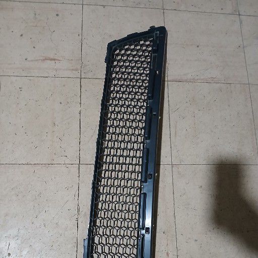 Nissan np200 down grill - Private Seller