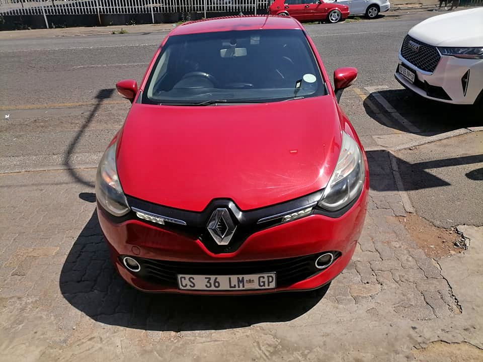 2013 Renault Clio 900T Turbo with a Nice interior seat