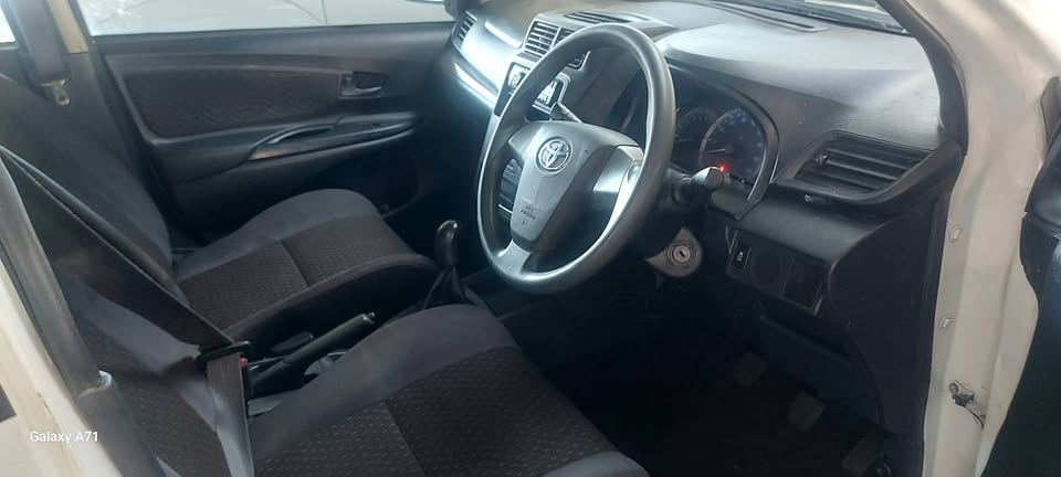 Toyota Avanza 1.5 Manual petrol 7seater