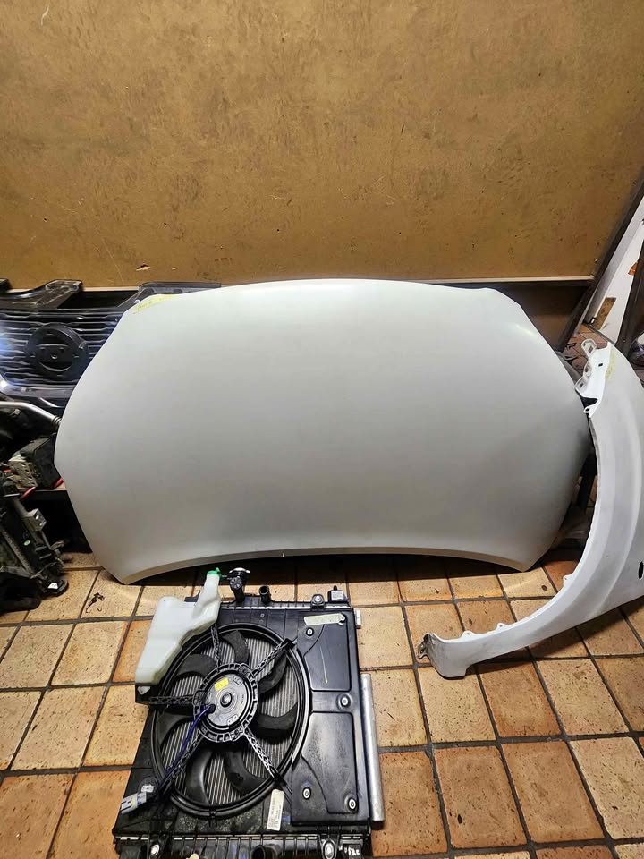 Suzuki celerio Bonnet clean - Private Seller Suzuki celerio Bonnet clean - Private Seller