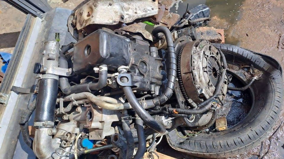 Go big Isuzu kb300 engine stripping for spears | Junk Mail
