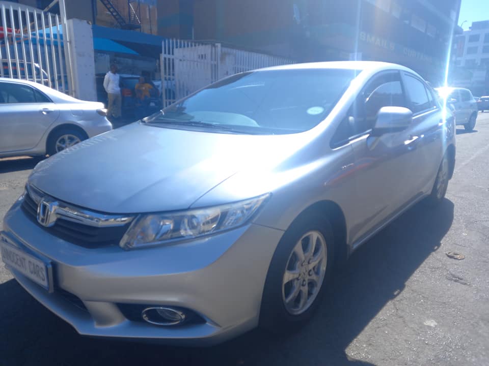 2012 HONDA CIVIC 1.6 PETROL, MANUAL TRANSMISSION, SILVER COLOUR, MILEAGE 82000KM