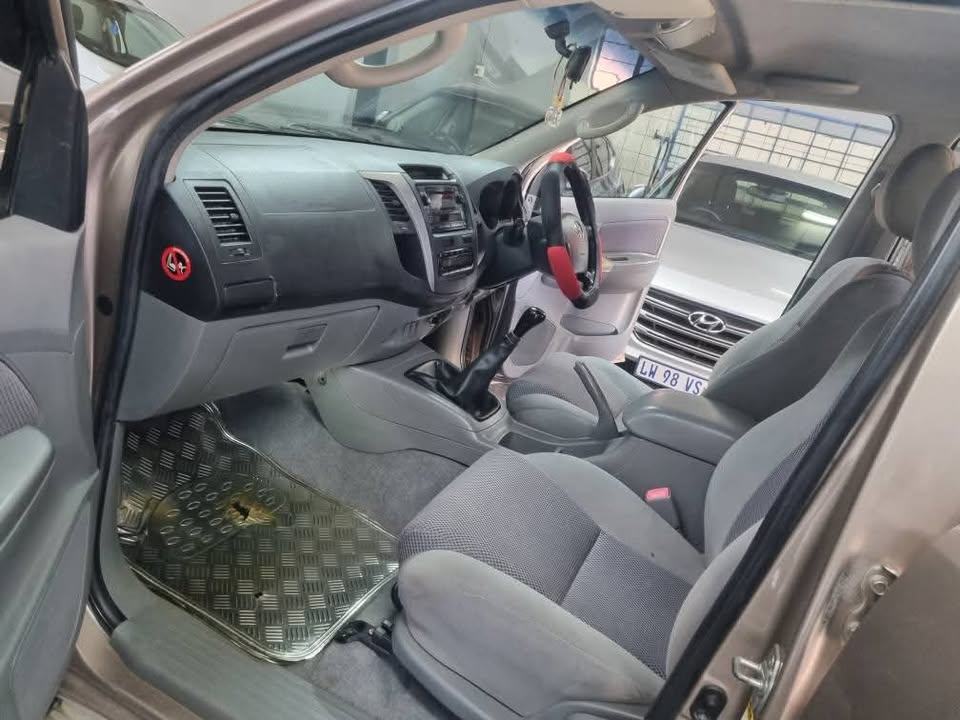 Used 2010 Toyota Hilux 2.4GD-6 double cab 4x4 SRX auto - Private Seller Used 2010 Toyota Hilux 2.4GD-6 double cab 4x4 SRX auto - Private Seller