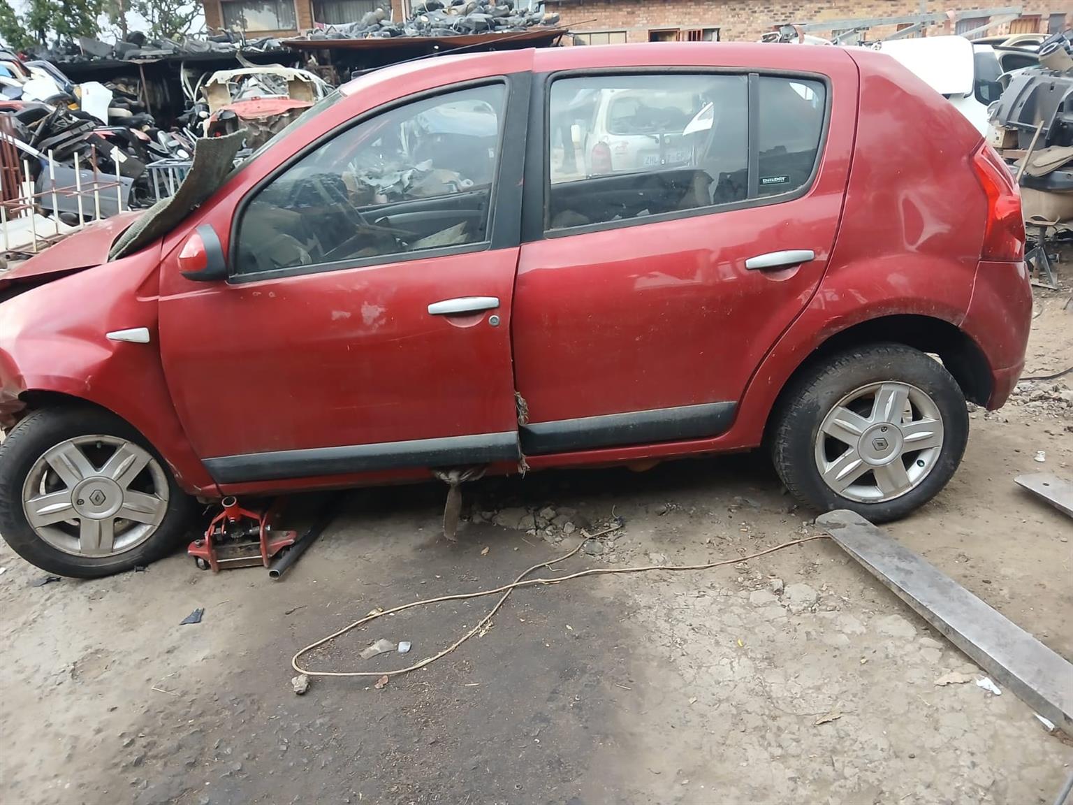 RENAULT SANDERO 1.6 [K7M] 2012 - Private Seller