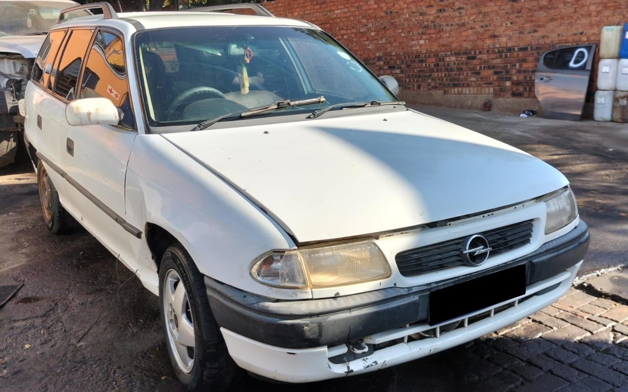 Opel Astra Estate 1600 – STRIPPING FOR SPARE PARTS - Private Seller