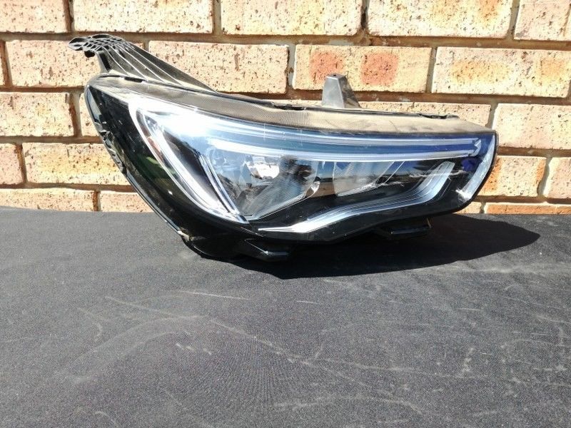 Opel Grandland X Headlight - Private Seller Opel Grandland X Headlight - Private Seller
