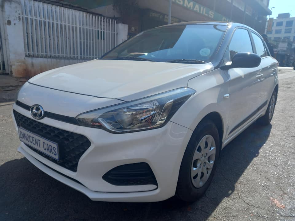 2020 HYUNDAI i20 1.2 PETROL ENGINE, MANUAL TRANSMISSION, WHITE COLOUR, MILEAGE 66000KM