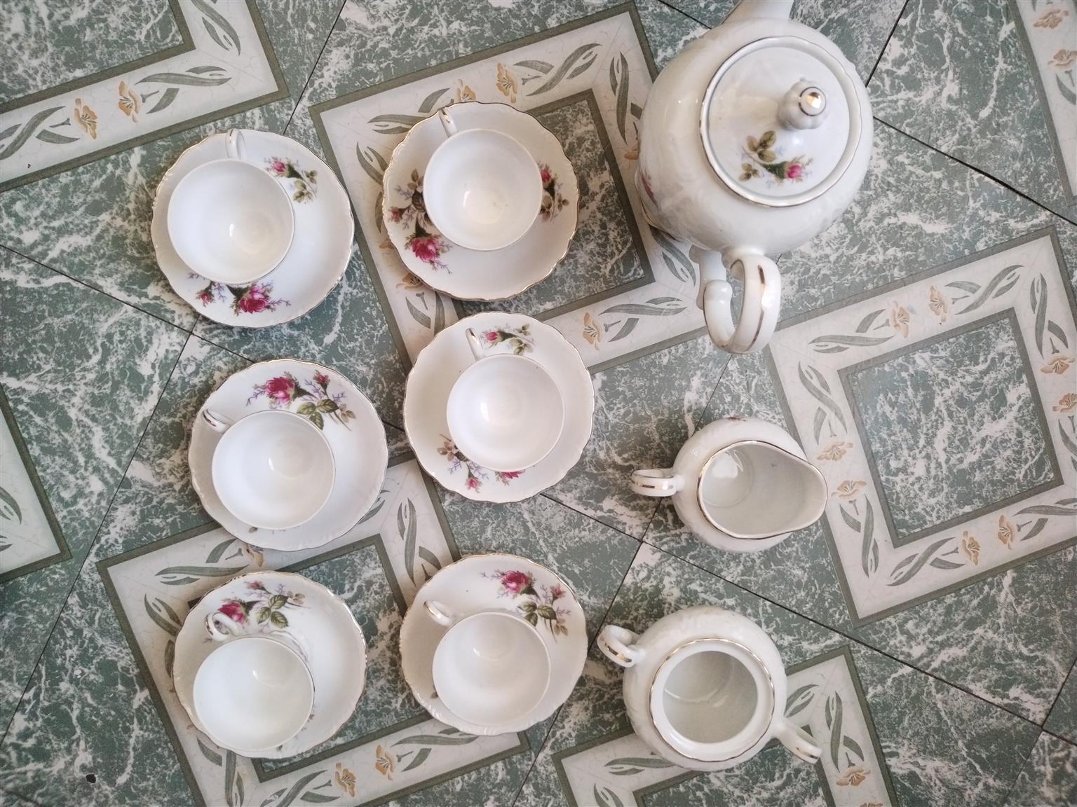 Vintage Teaset, small and dainty for High tea, demo