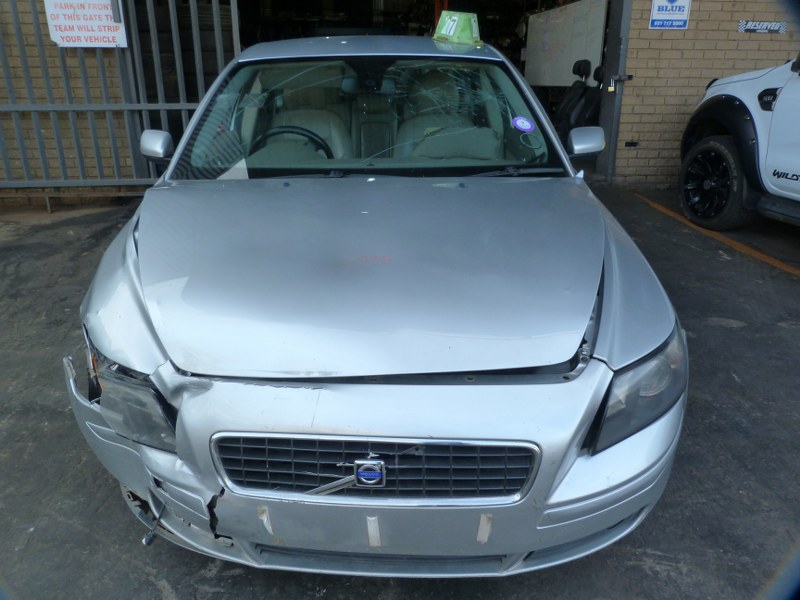 Volvo S40 2.4i Manual Silver - 2005 STRIPPING FOR SPARES - Private Seller Volvo S40 2.4i Manual Silver - 2005 STRIPPING FOR SPARES - Private Seller