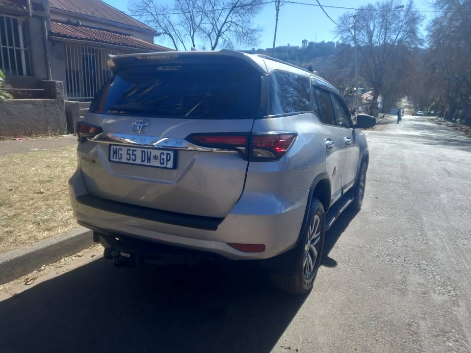 2020 Toyota Fortuner 2.8 GD-6 Diesel, Automatic 4x2, Grey, 97000kms, Full service history.