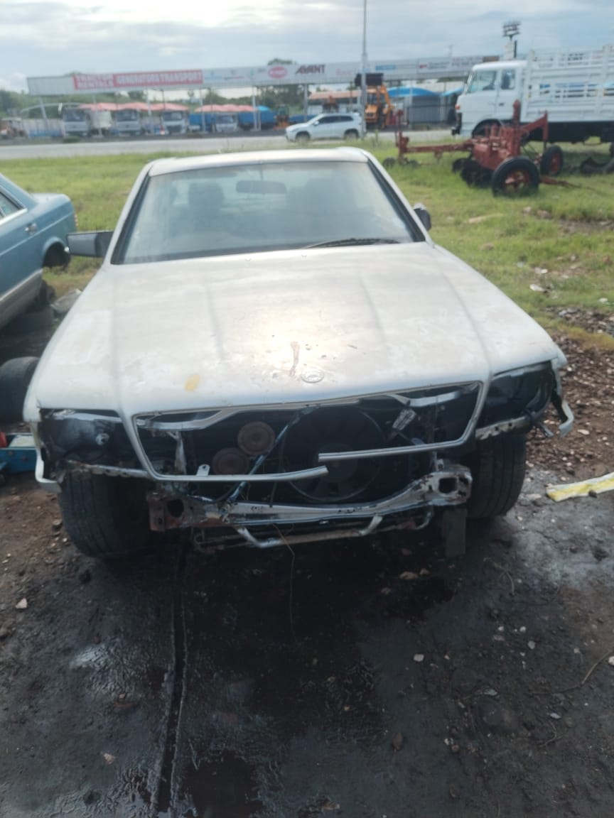 W126 SEC 2 DOOR available for stripping parts - Private Seller