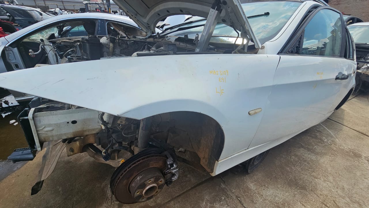 Bmw E91 320i fender white for sale used - Private Seller Bmw E91 320i fender white for sale used - Private Seller
